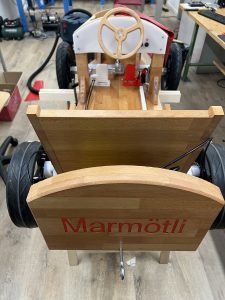 Marmötli mit Holzkarosserie auf Aluminiumrahmen
