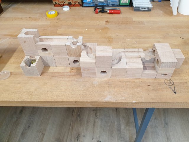 3D-Kugelbahn aus Holz
